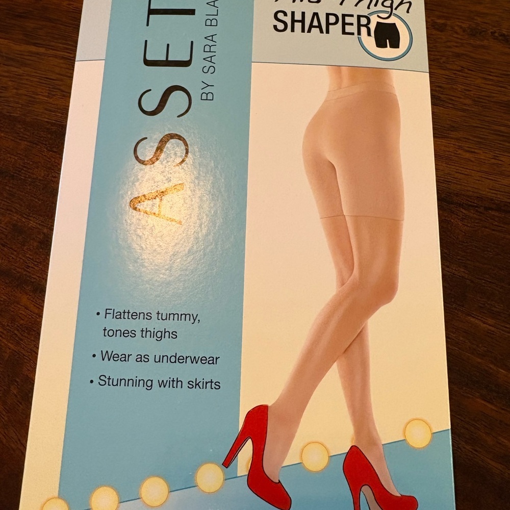 ASSETS by Sara Blakely Nude Shaping Shorts Size 1